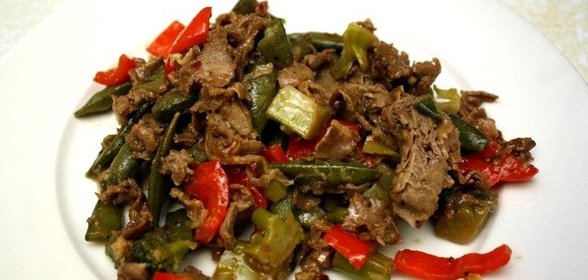 Гуляш из говядины с овощами