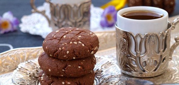 Шоколадное печенье с кунжутом
