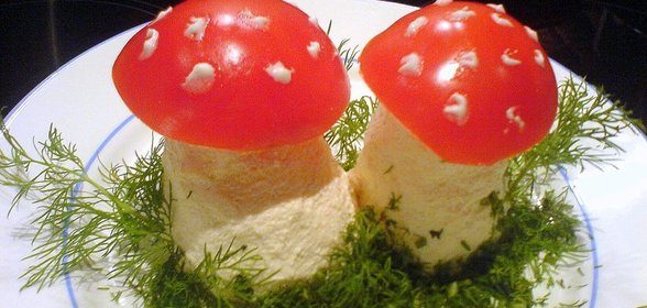 Салат Мухоморы из помидоров и творога. Позитивный улыбательный рецепт