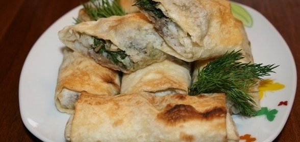 «Конвертики» из лаваша с рыбой и грибами
