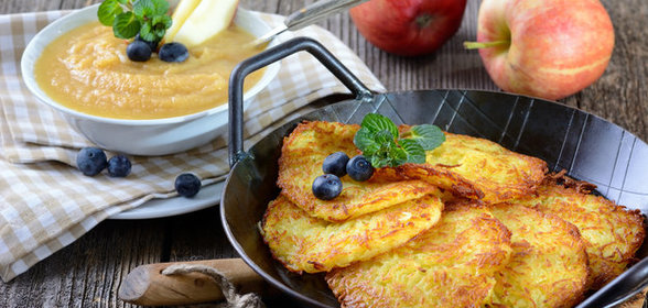 Картофельные драники с кабачками и яблоками