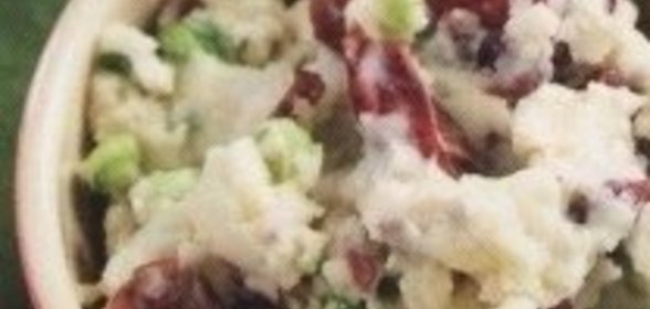 Шпинат с изюмом и приправами