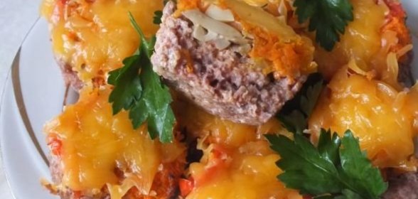 Мясные маффины с грибами