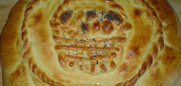 Пирог с шампиньонами,луком и сыром