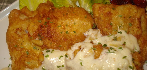 Рыба с сырным соусом и кедровыми орешками