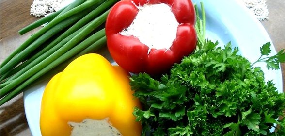 Перец, фаршированный сыром и чесноком