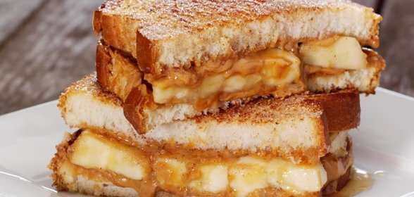 Французский бутерброд с сыром и бананами