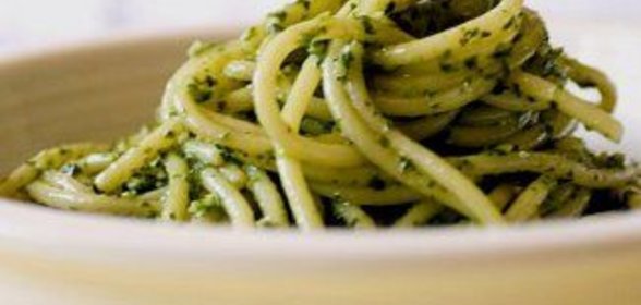 Крапивное песто с макаронами