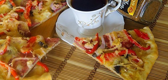 Пицца с маринованными овощами