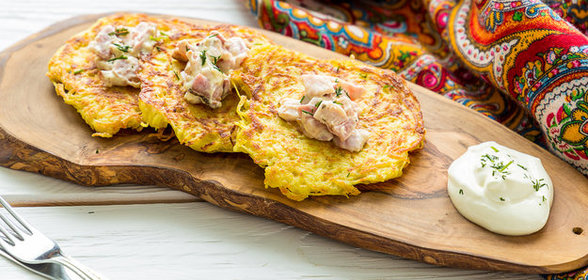 Картофельные драники с сыром и ветчиной