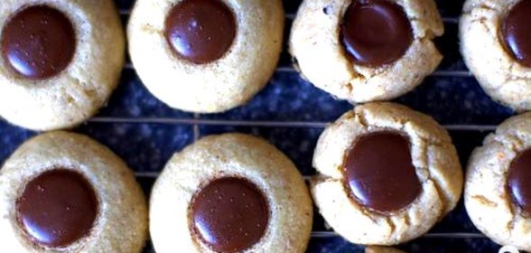 Печенье с шоколадом и фундуком
