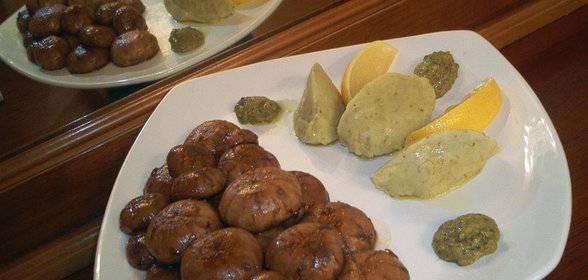 Шампиньоны с базиликовым пюре