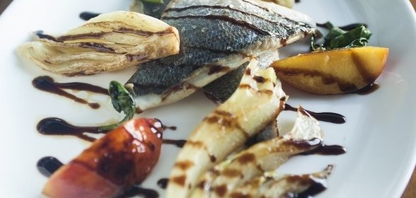 Филе дорадо с фенхелем и нектаринами