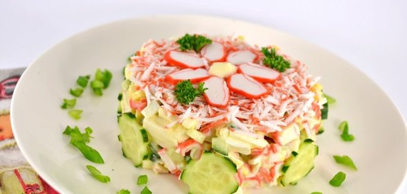 Салат из крабовых палочек с яйцом и сыром