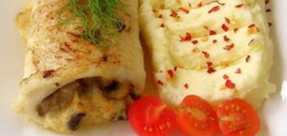 Рыбный рулетик с грибами и сыром