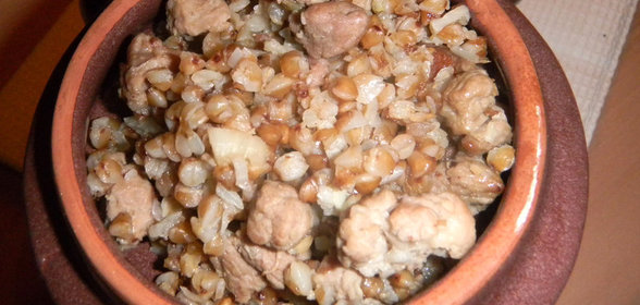 Чисто русский ужин (гречневая каша со свининой в горшочке)