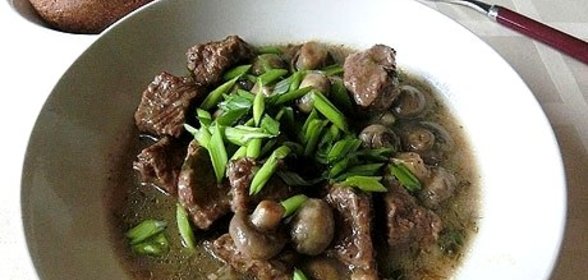 Говядина с грибами и сыром