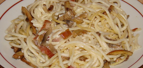 Макароны с грибами и беконом