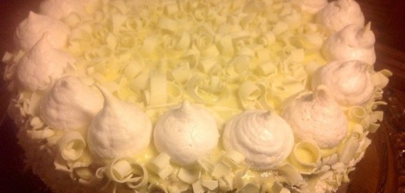 Торт из белого шоколада с безе