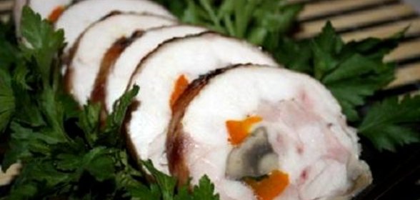 Куриный рулет с грибами и перцем