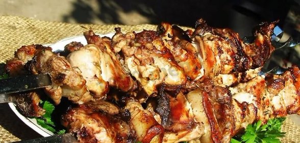 Шашлык из кролика с салом