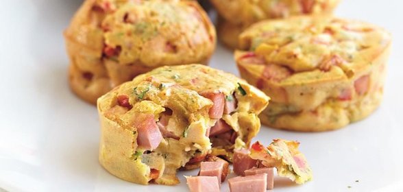Яичные маффины с колбасой и сладким перцем