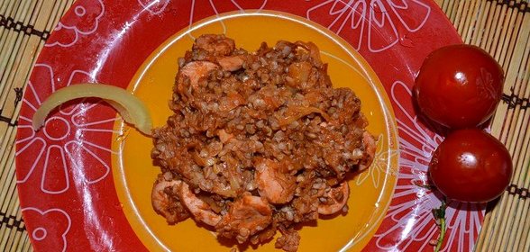 Гречка с овощами и сосисками