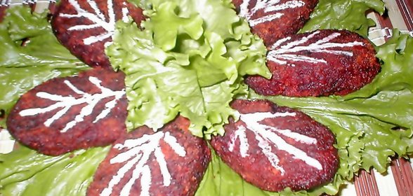 СВЕКОЛЬНЫЕ КОТЛЕТЫ С ЧЕРНОСЛИВОМ