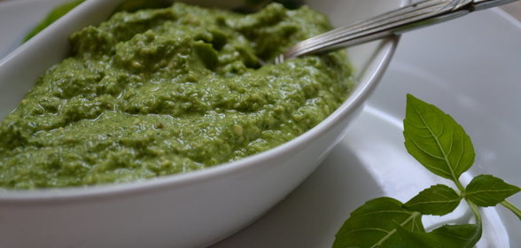 Песто из листьев редиски