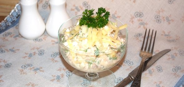 Салат с тунцом, рисом и сыром