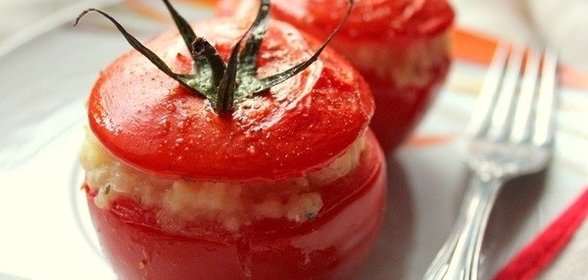 Запеченные томаты с кускусом