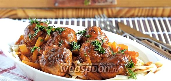 Тефтели из говядины и курицы в томатно-овощной заливке