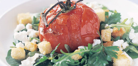 Помидоры-пашот с козьим сыром