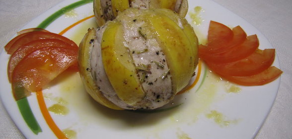 Куриные грудки с айвой и винным соусом