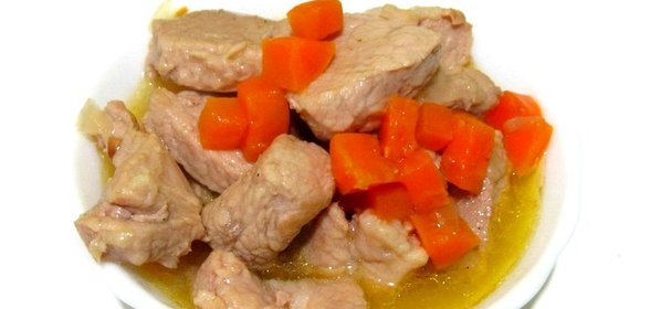 Свинина кусочками с подливкой