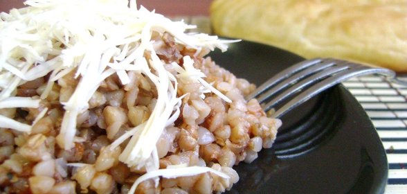 Гречка с томатной пастой и сыром в мультиварке