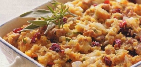Мясная запеканка с клюквой