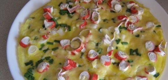 Омлет с крабовыми палочками