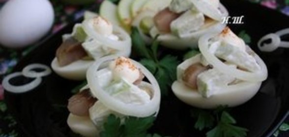 Яйцо с сельдью и яблоками