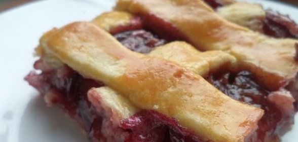 Зеленые помидоры с орехами