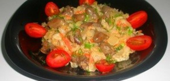 Куриные сердечки с капустой в сливках