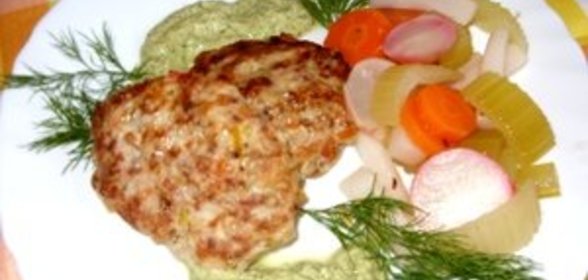 Бургеры из куриного фарша с овощами