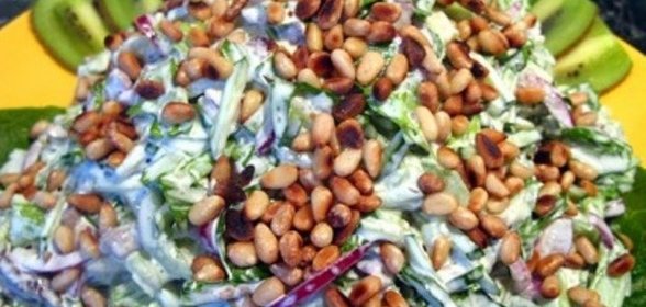 Салат с отварной говядиной и киви