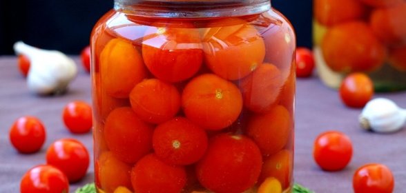 Маринованные черри с луком и морковью