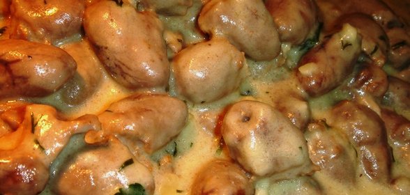 Куриные сердечки в сырном соусе