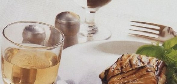 Баклажаны, жаренные на растительном масле, с чесночно-уксусной подливкой