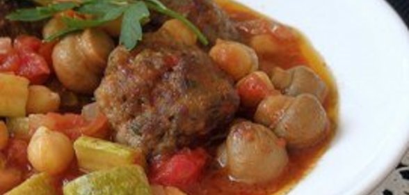 Куфта с хомосом и овощами