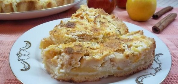 Яблочный пирог с творожной заливкой
