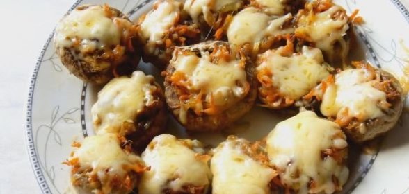 Сосиски со сметанным соусом