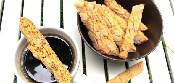 Кукурузные бискотти с грецким орехом